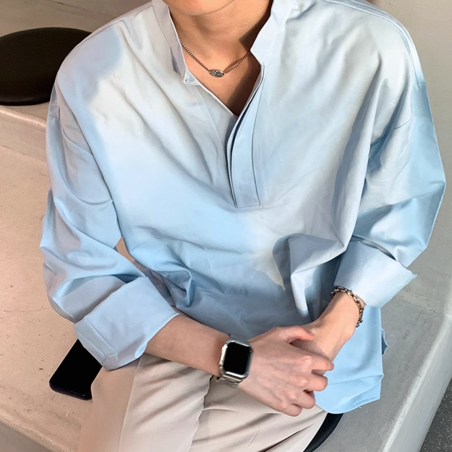 BUTTONLESS V - NECK SHIRT - Aumori