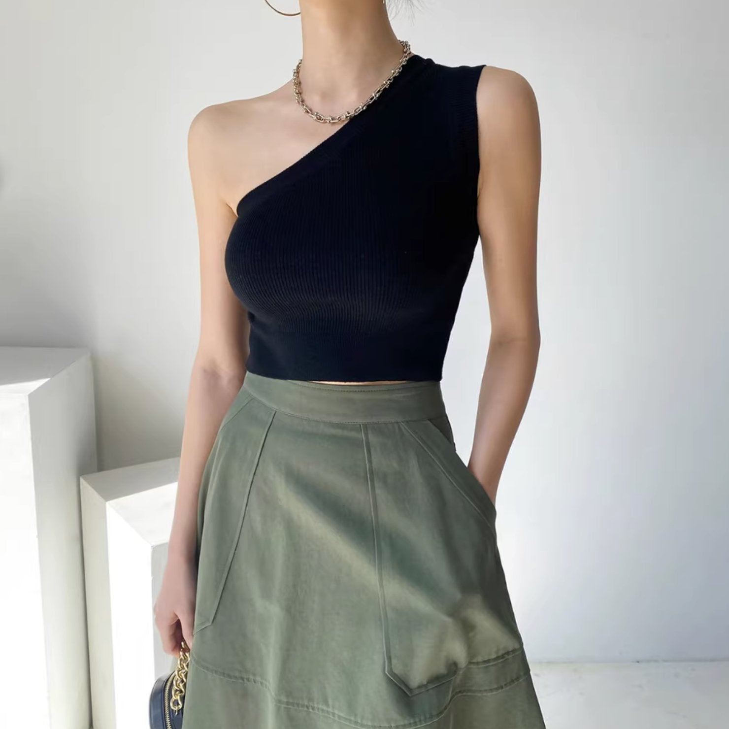 HALF SHOULDER CROP TOP - Aumori