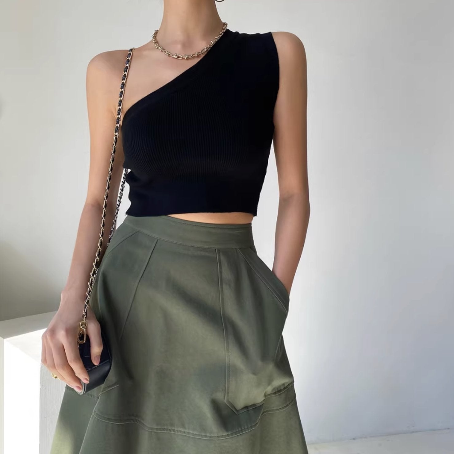 HALF SHOULDER CROP TOP - Aumori