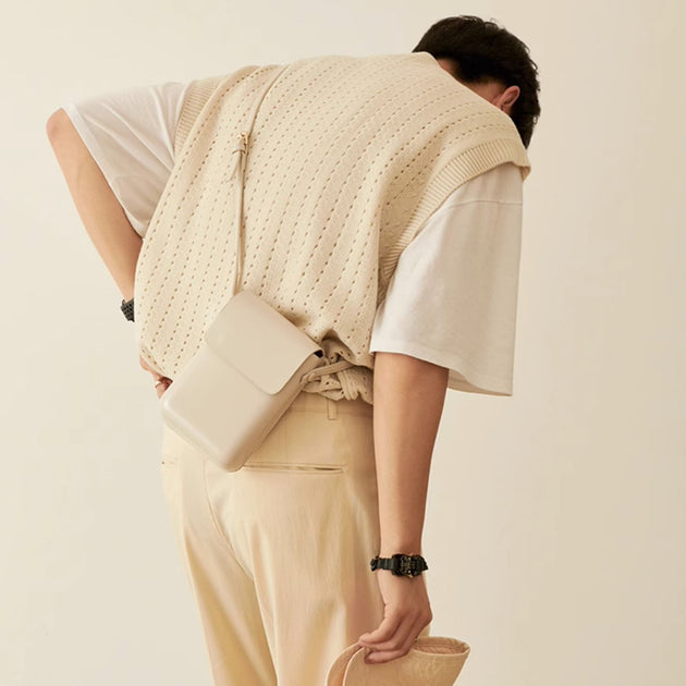 KNITTED SLEEVELESS VEST - Aumori