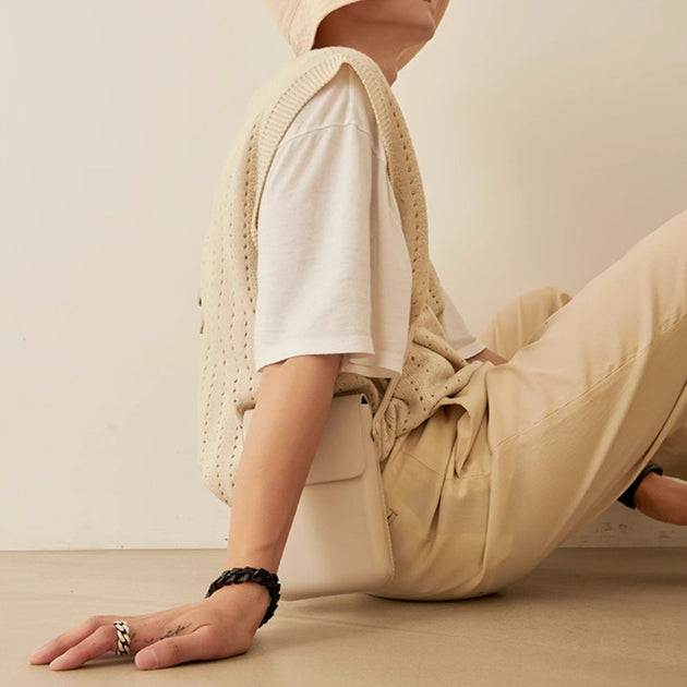 KNITTED SLEEVELESS VEST - Aumori