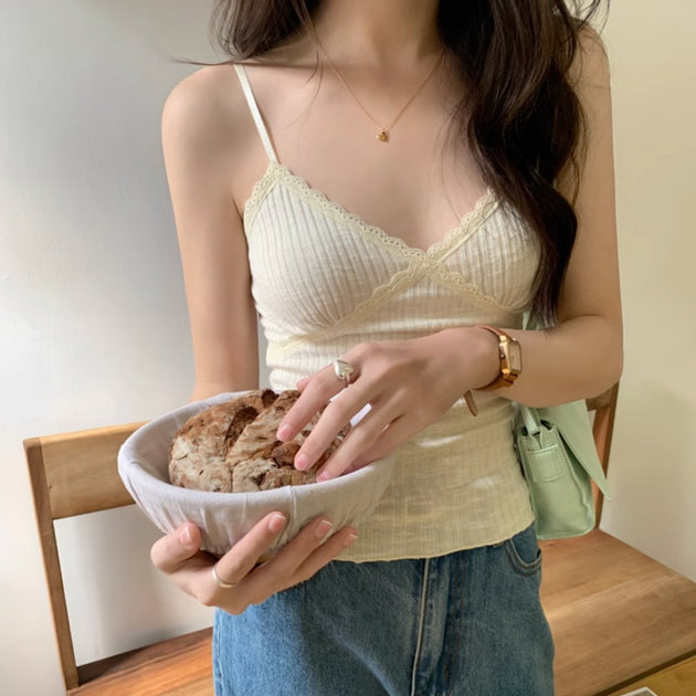 LACED SLEEVELESS TOP - Aumori