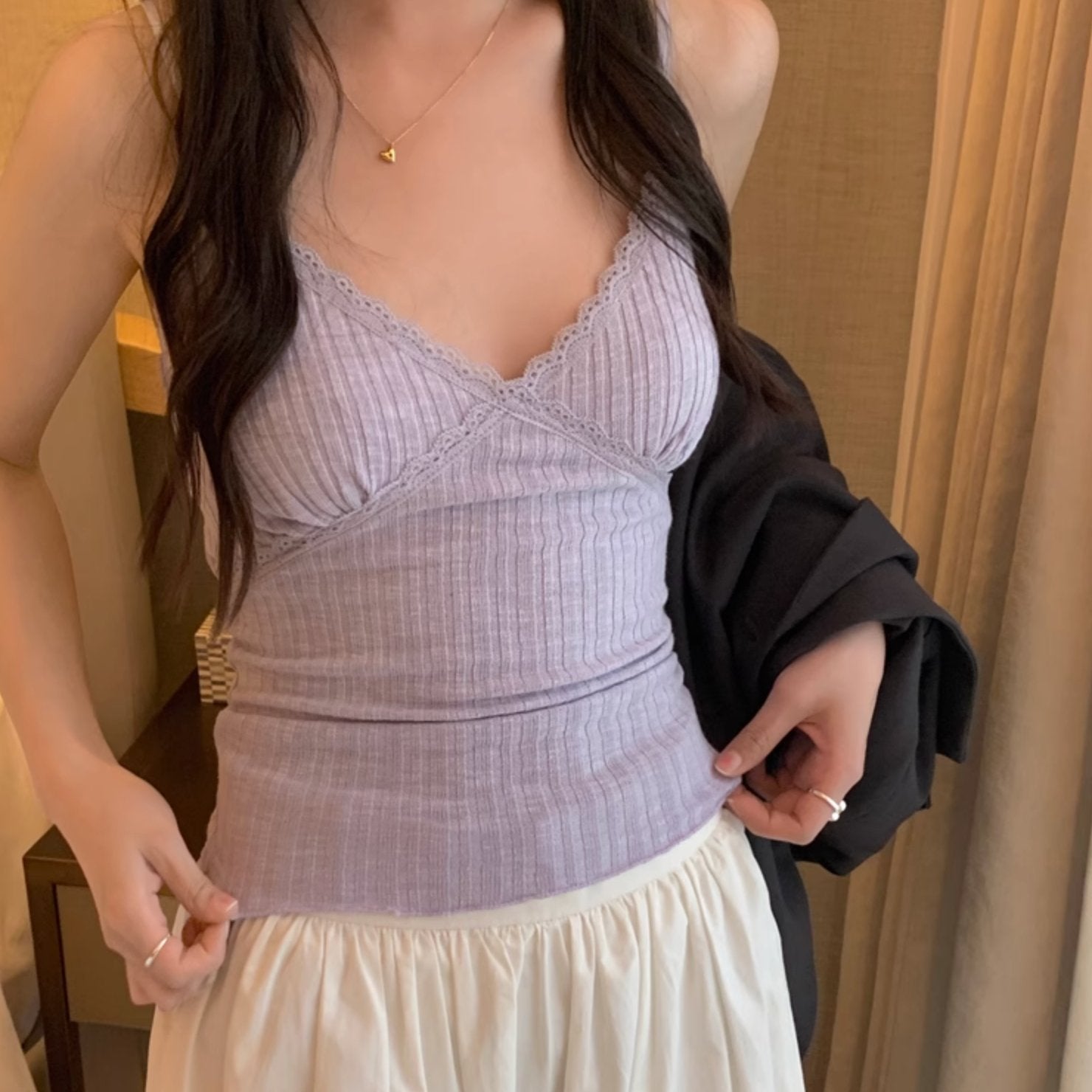 LACED SLEEVELESS TOP - Aumori