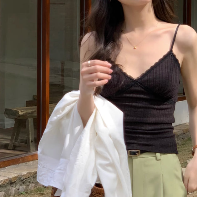 LACED SLEEVELESS TOP - Aumori