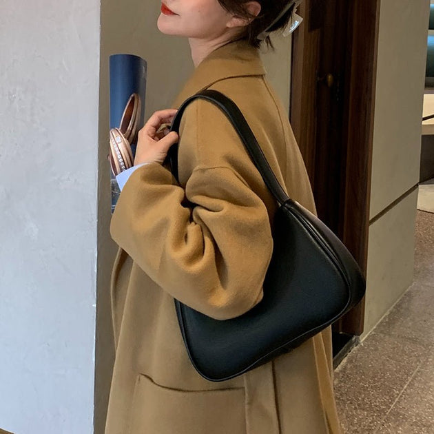 LEATHER CRESCENT BAG - Aumori