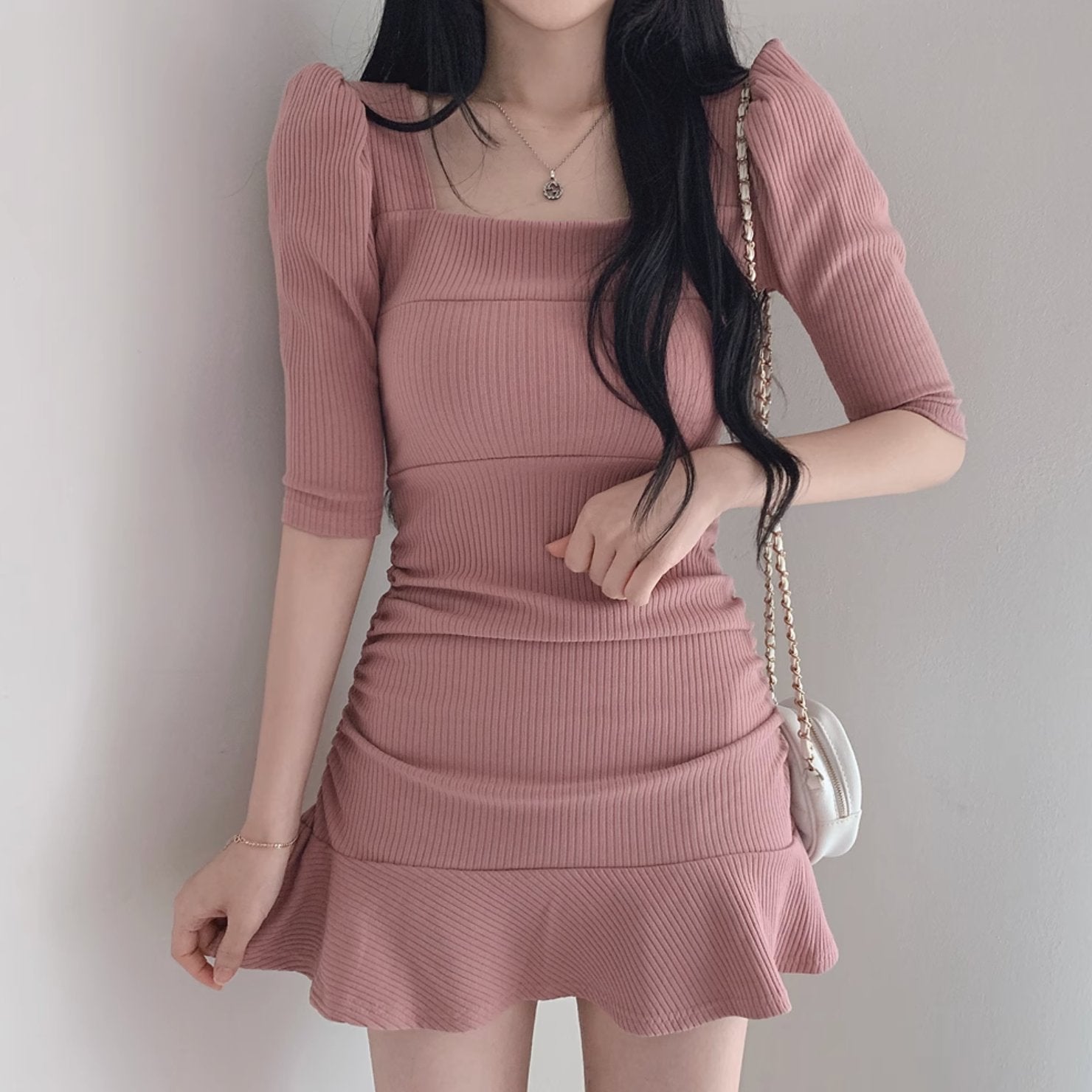 LOW NECKLINE DRESS - Aumori