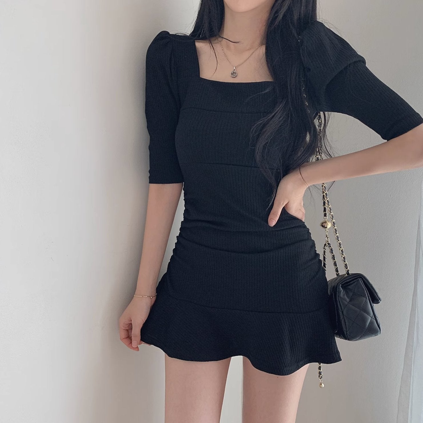 LOW NECKLINE DRESS - Aumori
