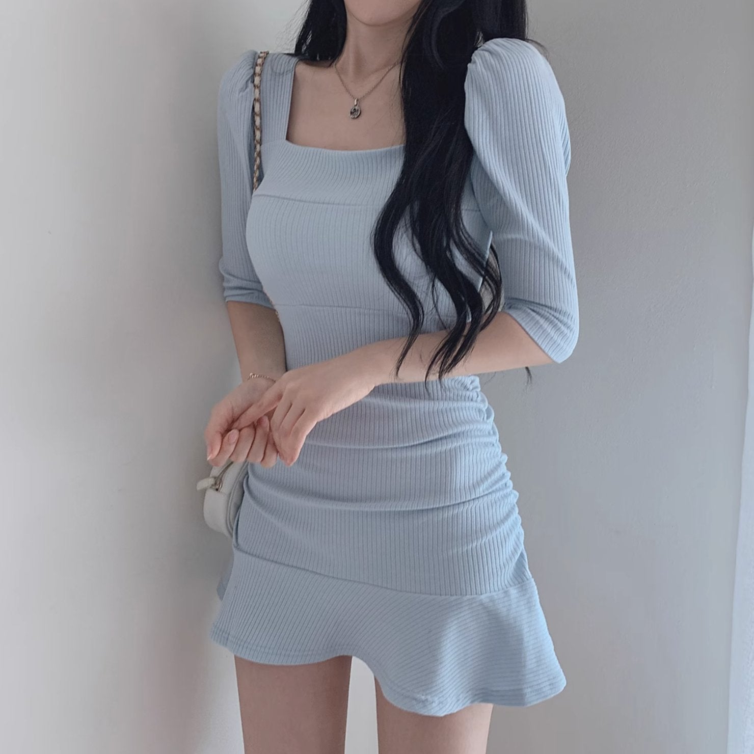 LOW NECKLINE DRESS - Aumori