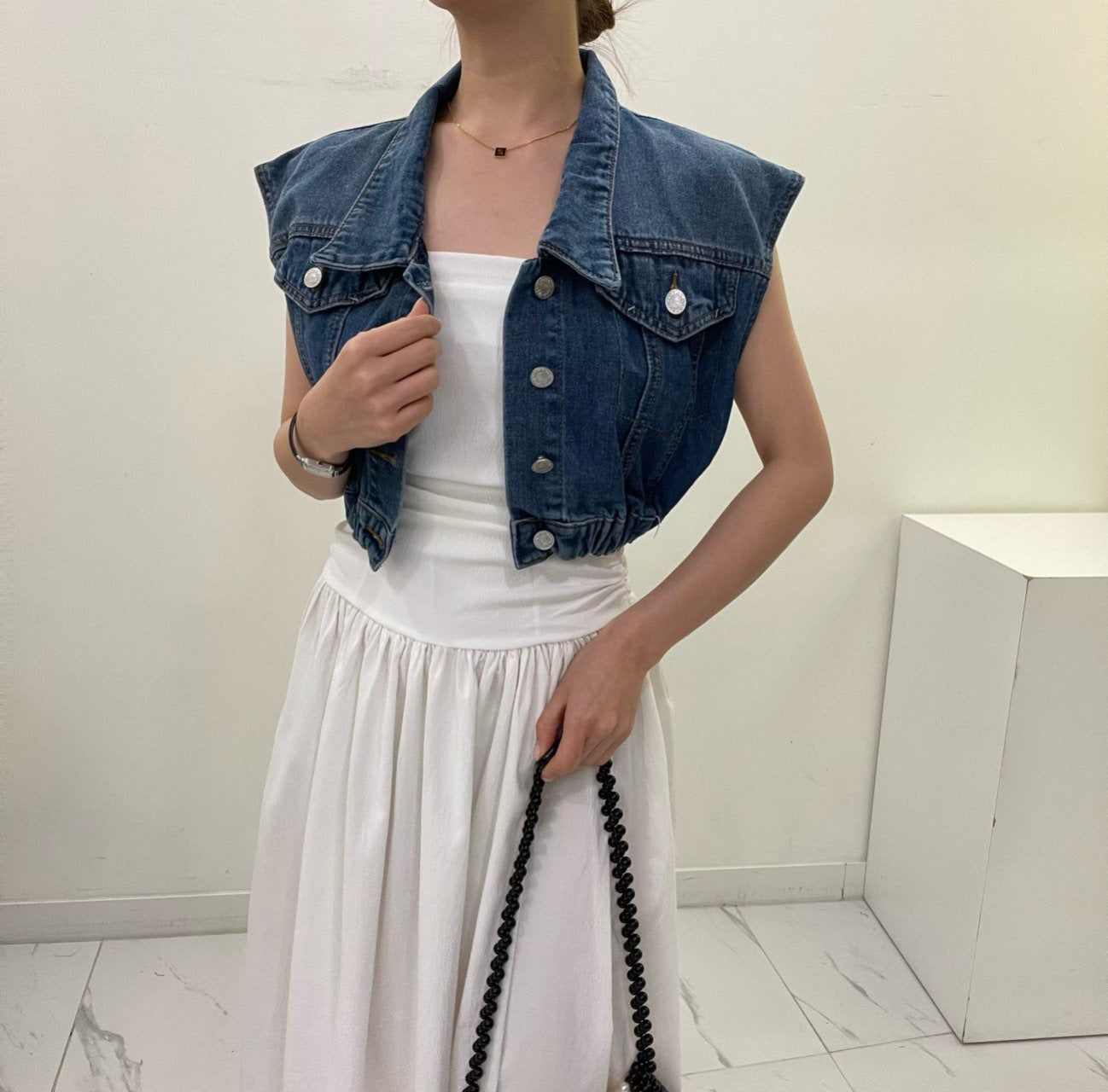 SLEEVELESS DENIM TOP - Aumori