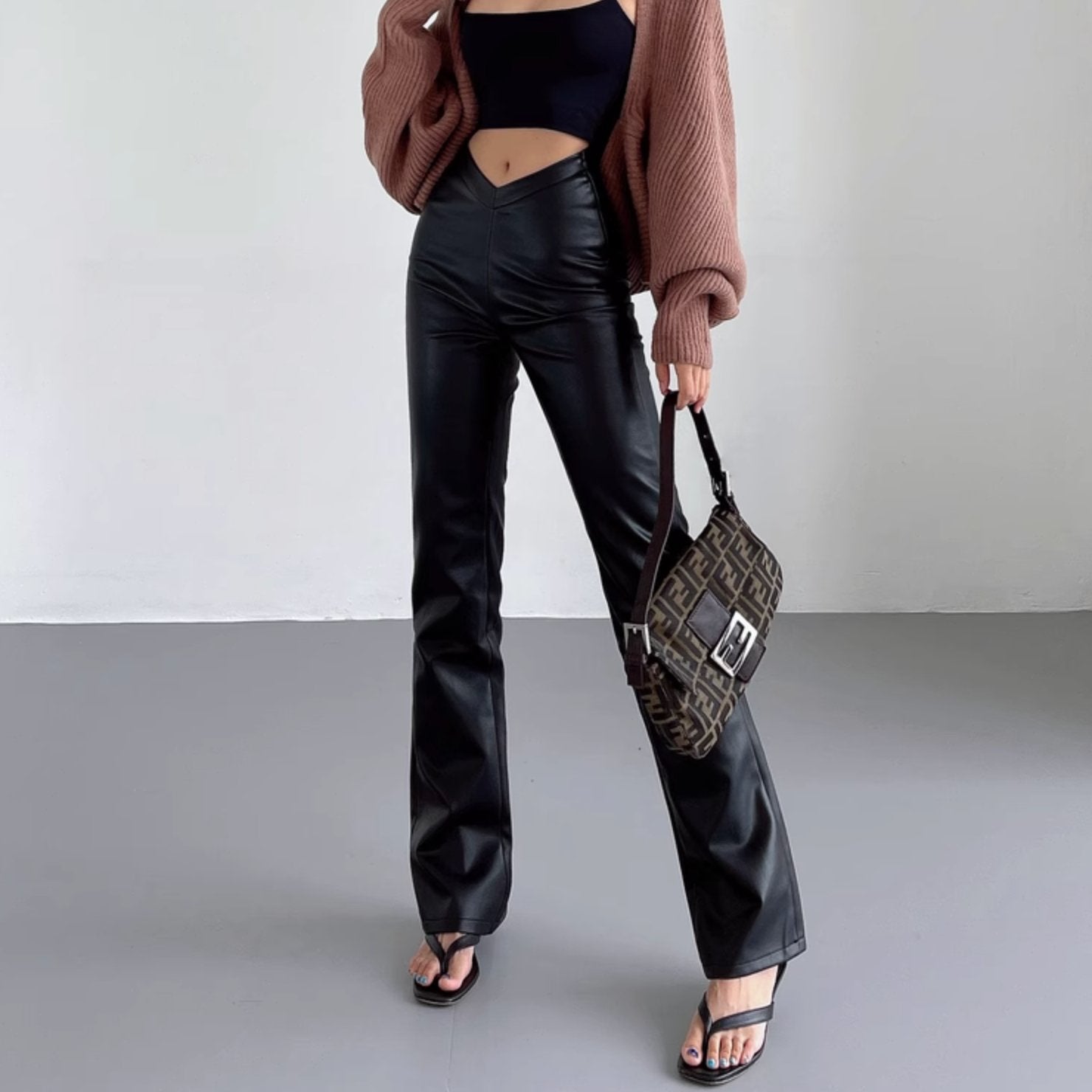 V - SHAPE LEATHER PANTS - Aumori