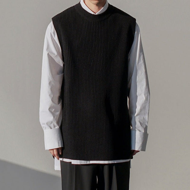 KNITTED V - CUT VEST - Aumori