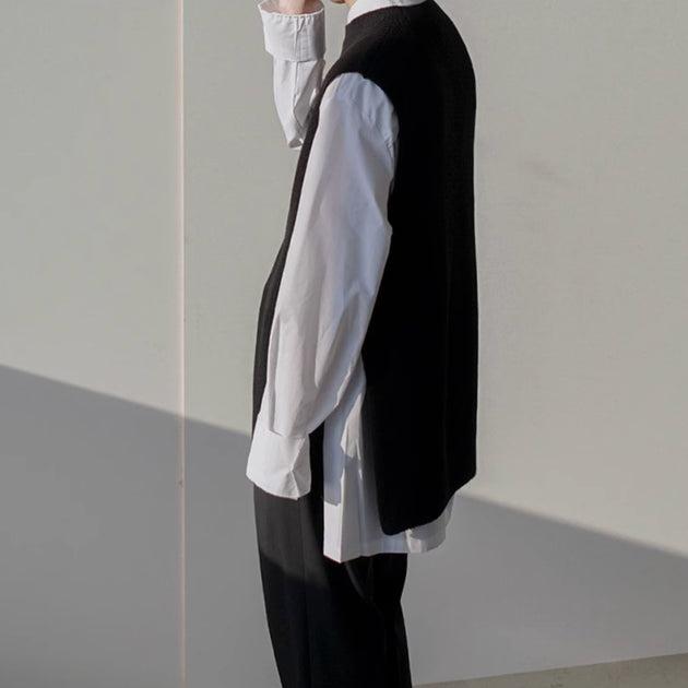 KNITTED V - CUT VEST - Aumori