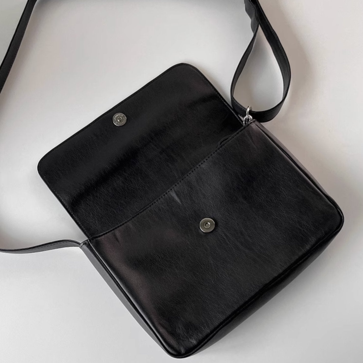 LEATHER FLAP BAG - Aumori