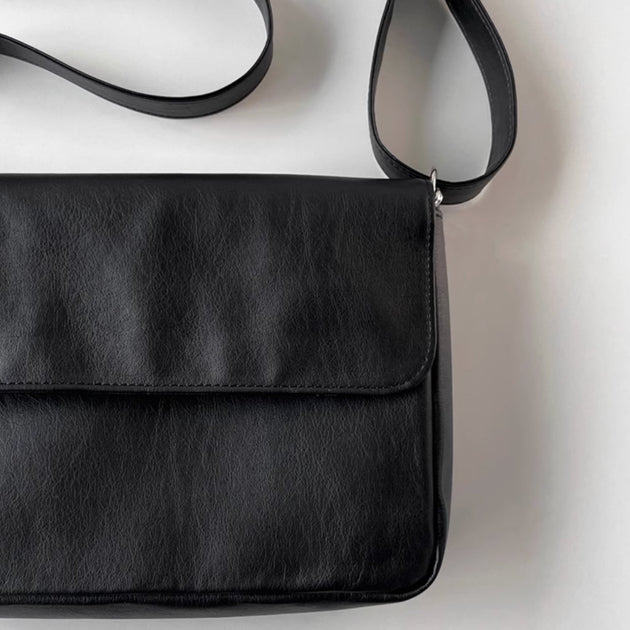 LEATHER FLAP BAG - Aumori