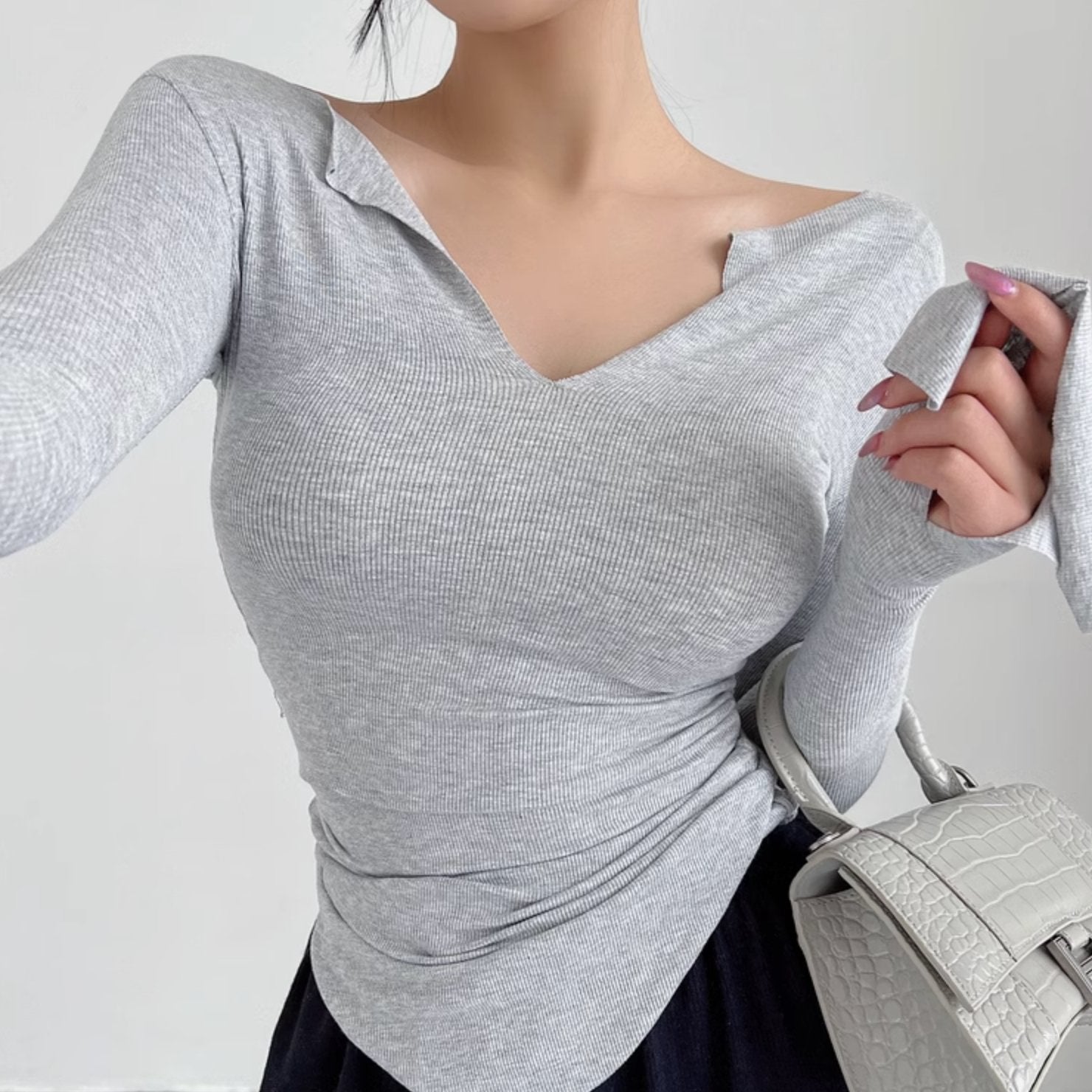 LOW CUT LONG SLEEVE TOP - Aumori