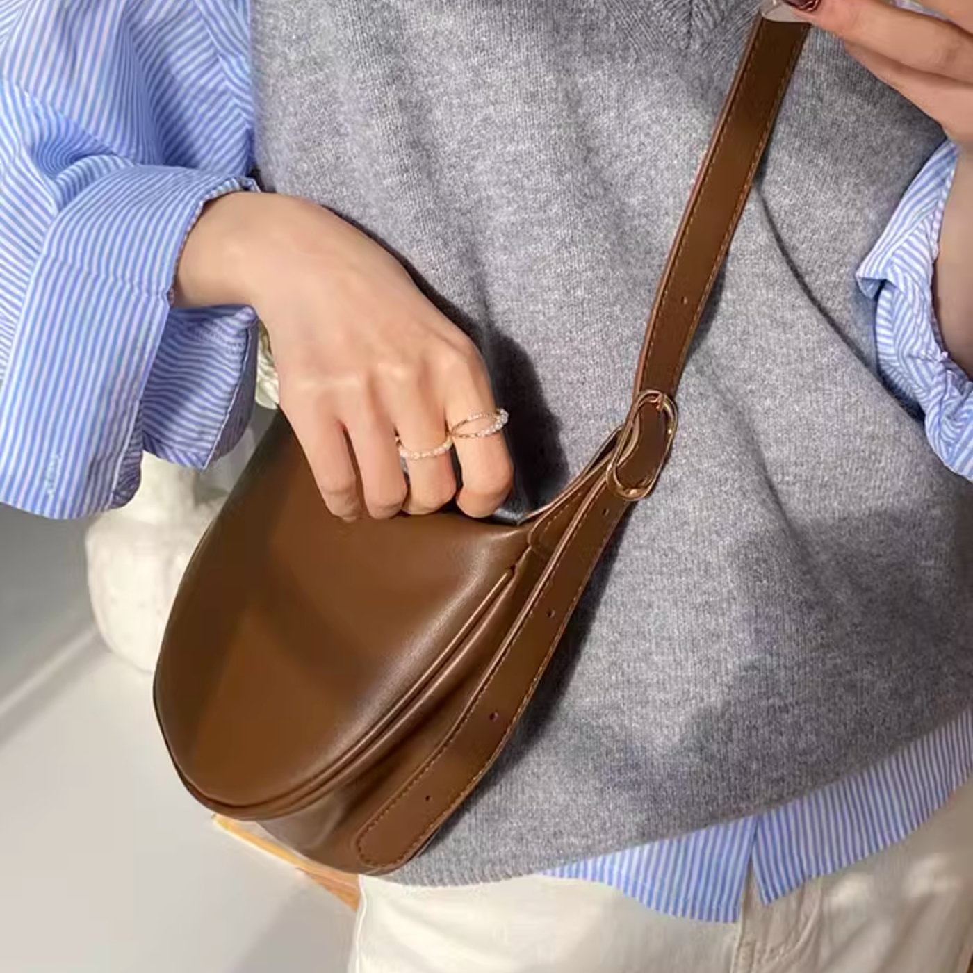 ROUNDED SHOULDER BAG - Aumori