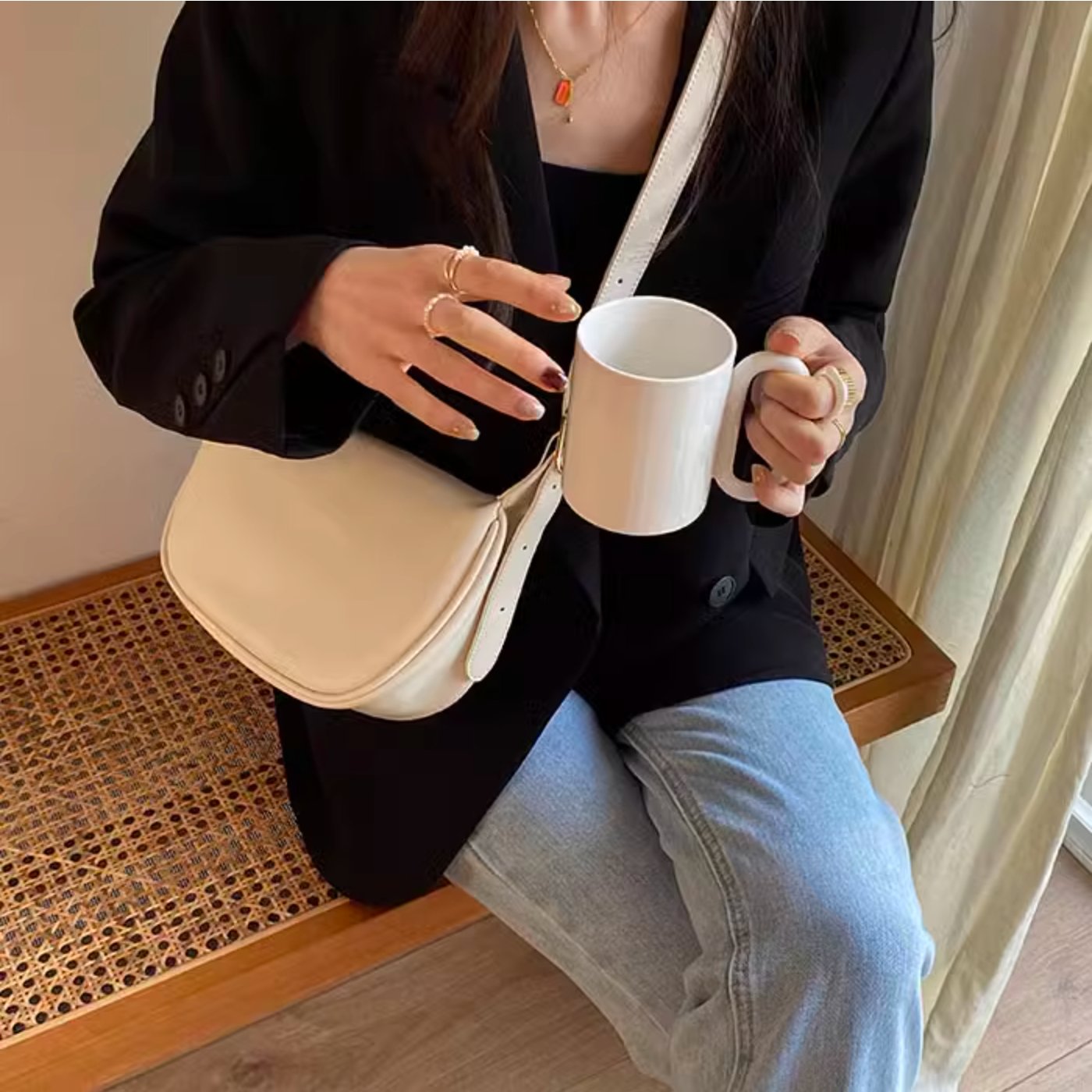 ROUNDED SHOULDER BAG - Aumori