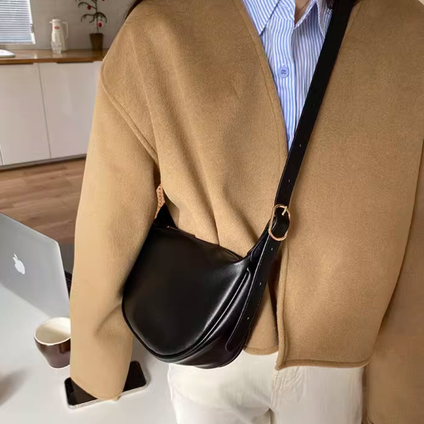 ROUNDED SHOULDER BAG - Stockbay