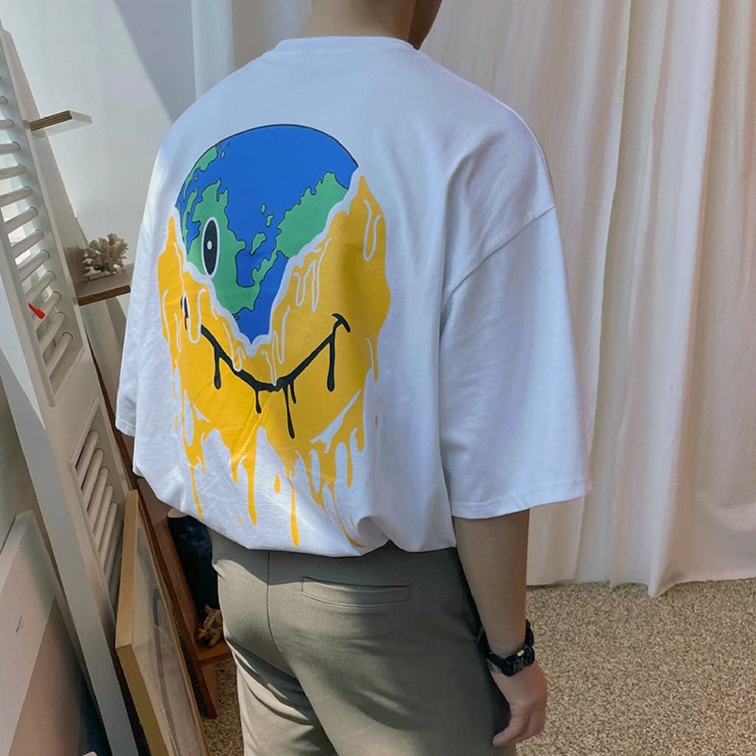 SMILEY EARTH T-SHIRT - Stockbay