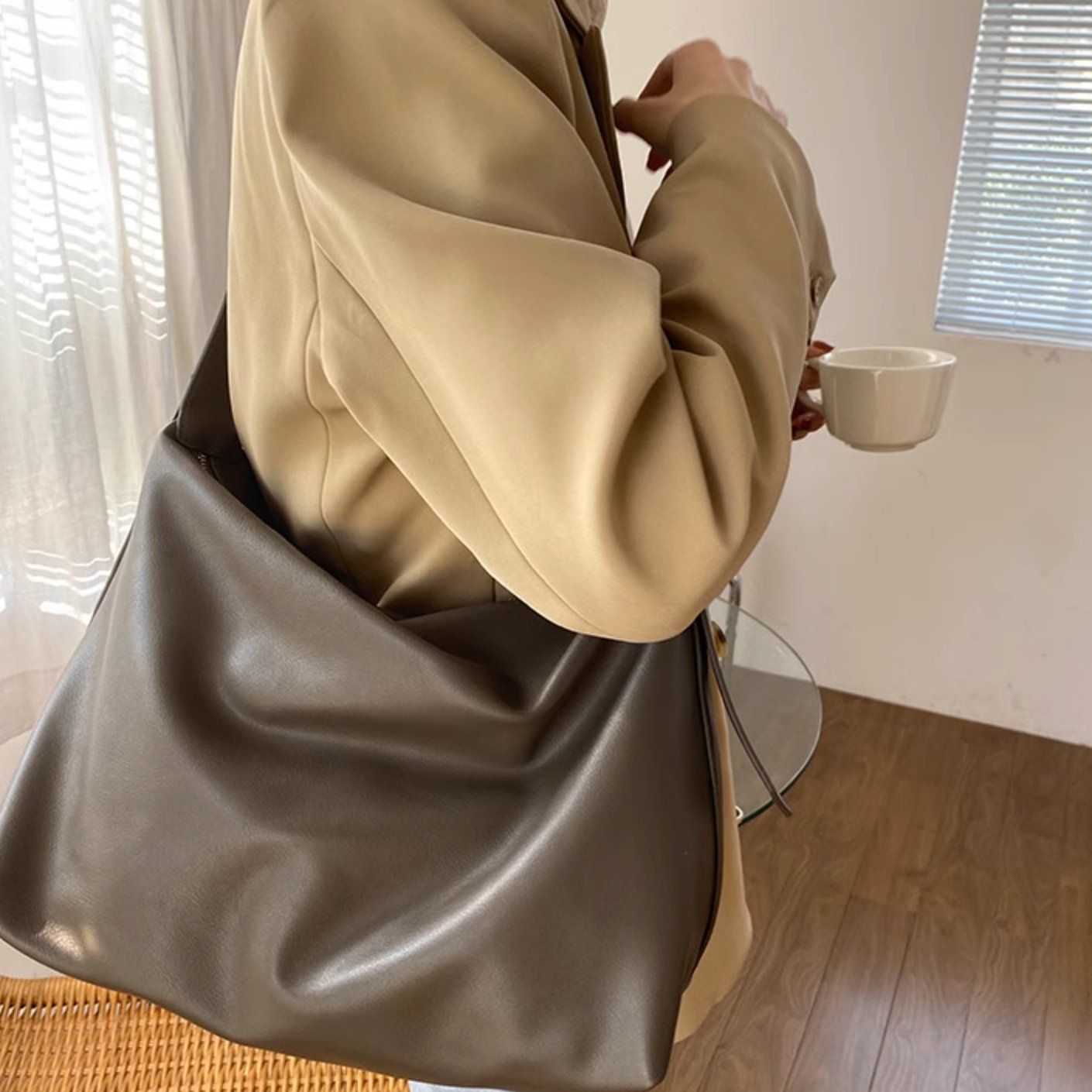 SOFT LEATHER SHOULDER BAG - Aumori