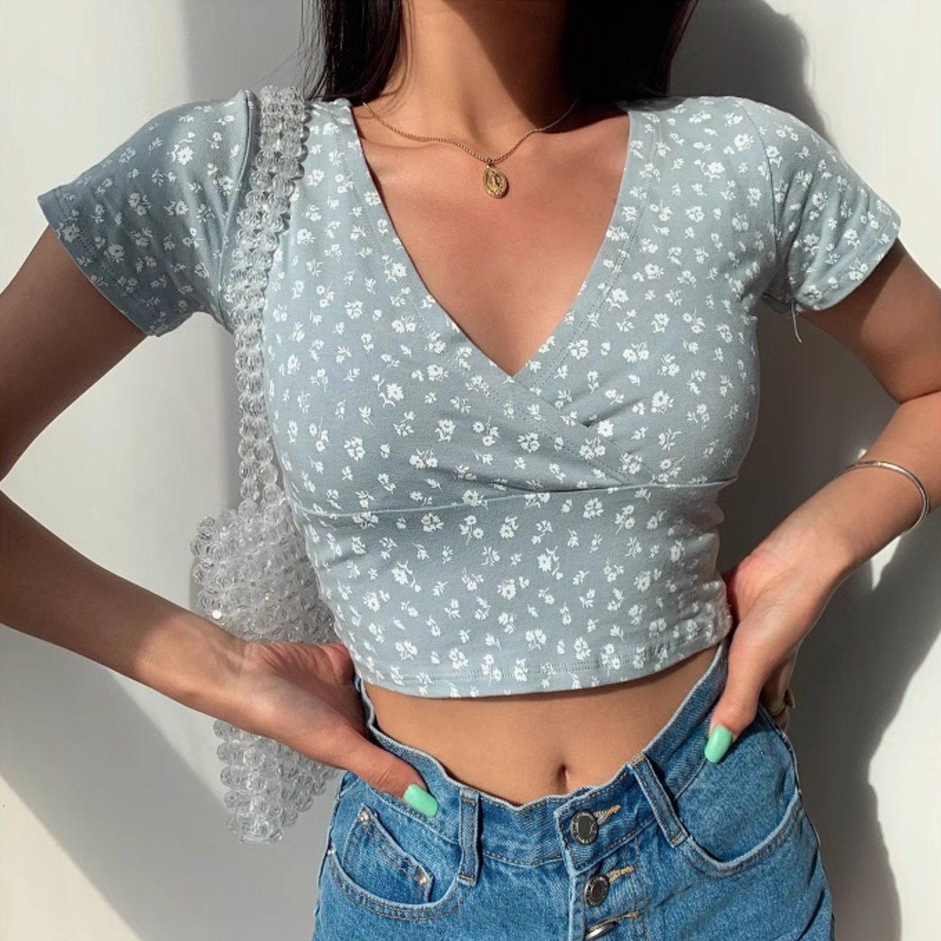 V - NECK FLORAL CROP TOP - Aumori