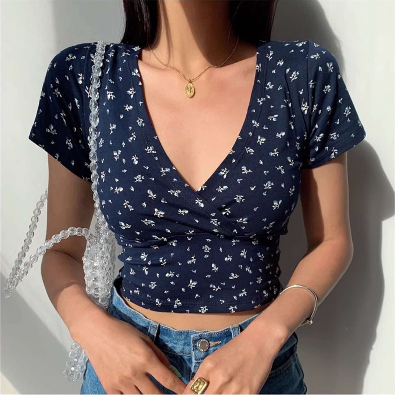 V-NECK FLORAL CROP TOP - Stockbay