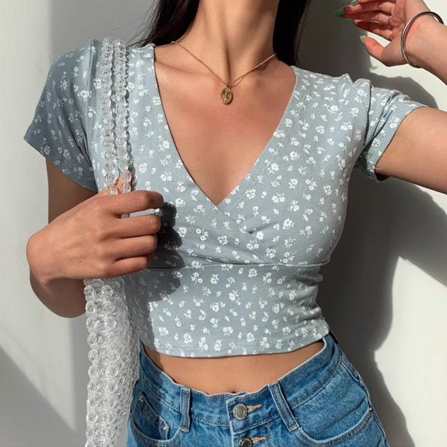 V-NECK FLORAL CROP TOP - Stockbay