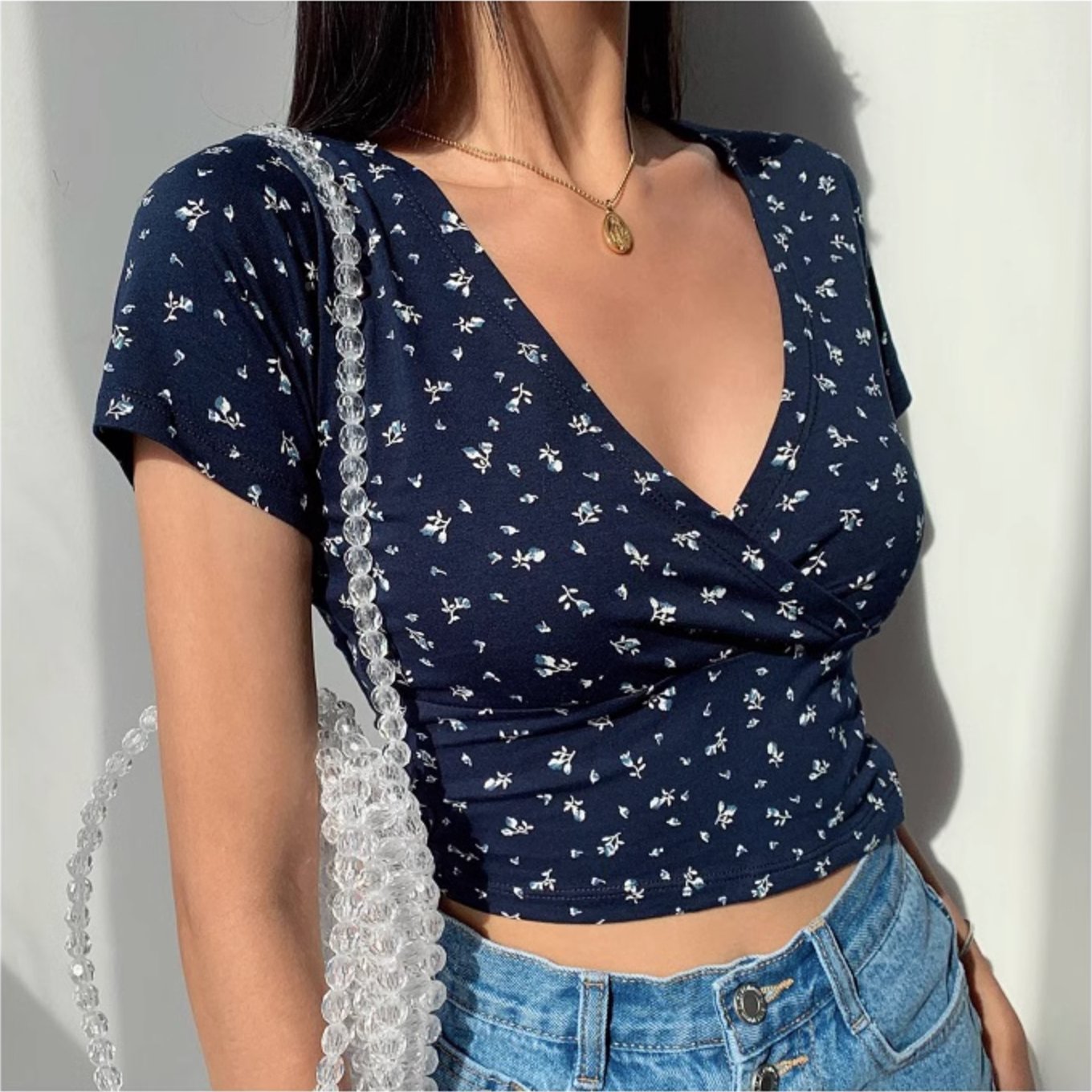 V - NECK FLORAL CROP TOP - Aumori