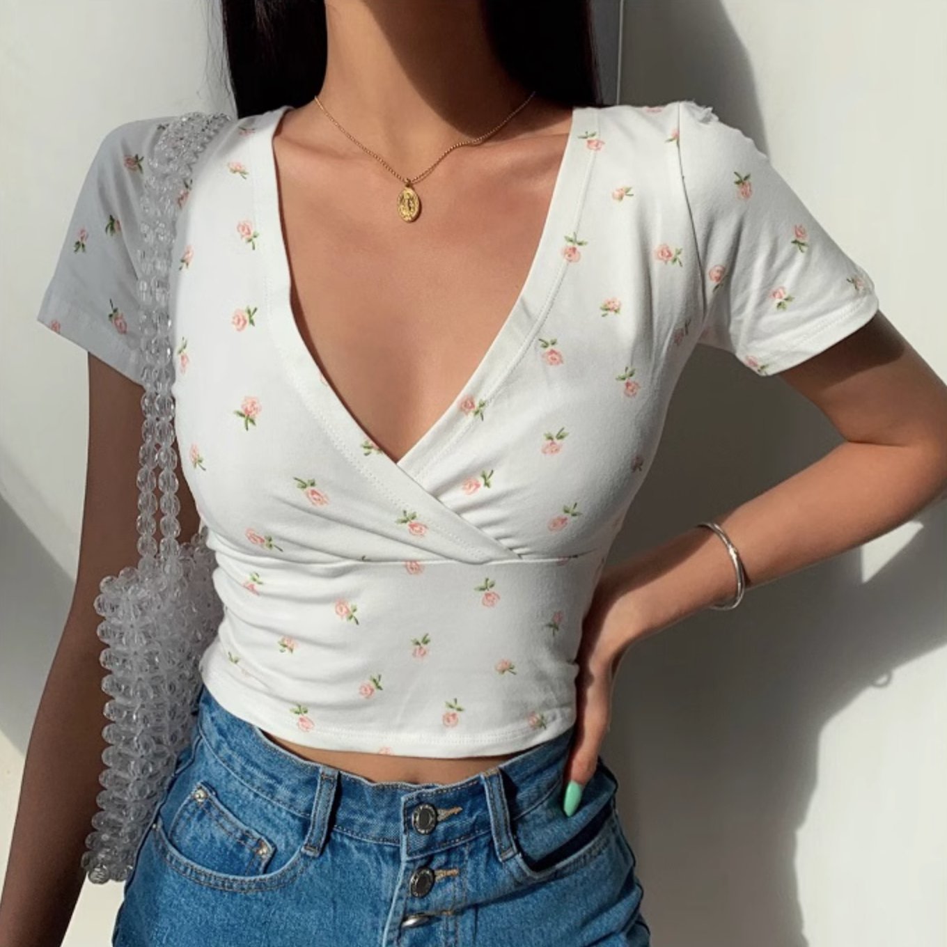 V - NECK FLORAL CROP TOP - Aumori