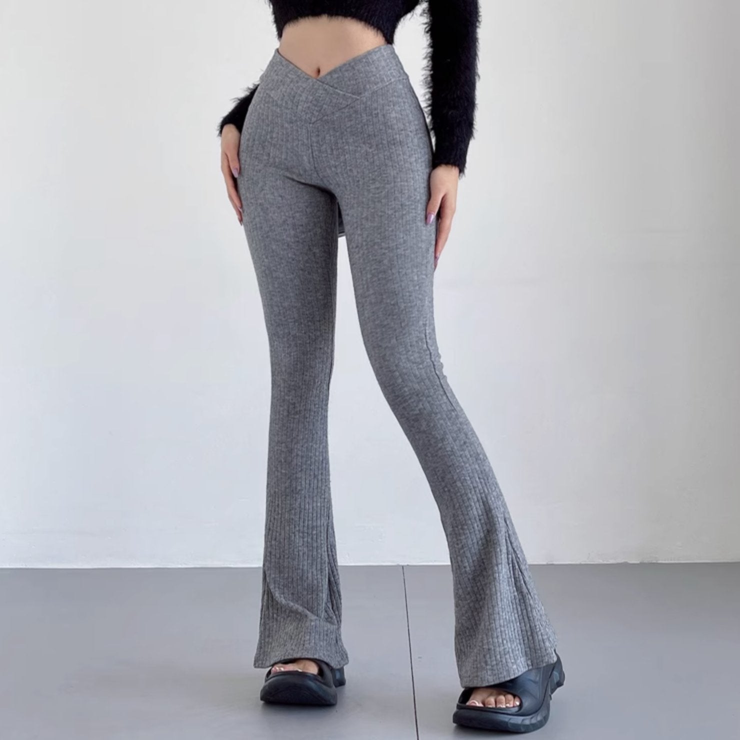 V - SHAPE STRETCH PANTS - Aumori