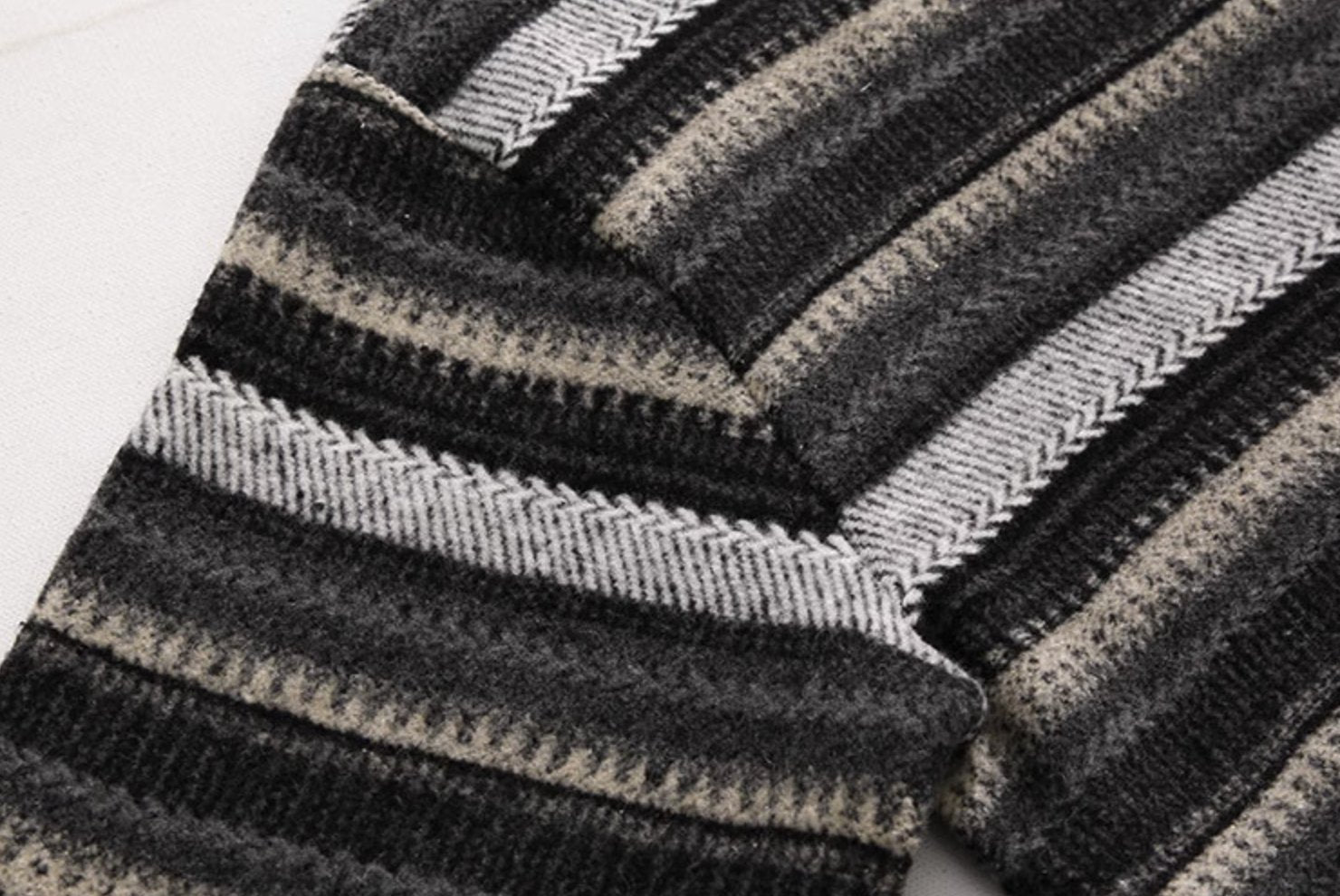 VINTAGE STRIPE SWEATER - Aumori